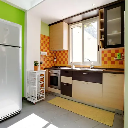 Flat Near The Sea With Air Conditioning And Patio