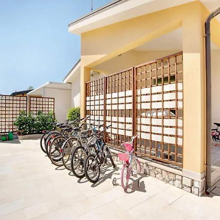 Flat Near The Sea With Air Conditioning And Patio Reitani