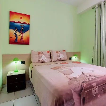 Apartment Flat Near The Sea With Air Conditioning And Patio *
