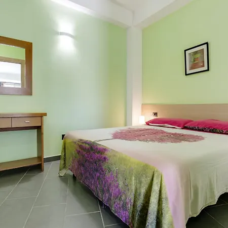 Apartment Flat Near The Sea With Air Conditioning And Patio