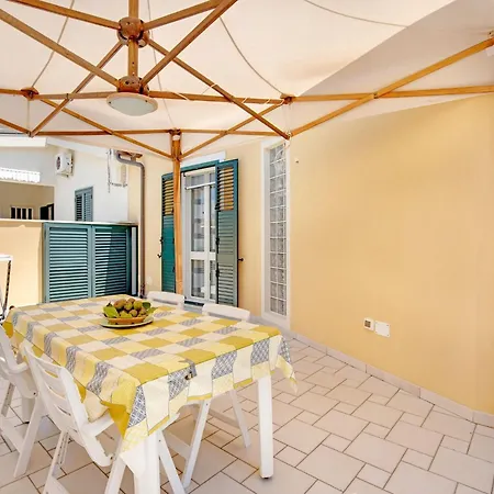 Apartment Flat Near The Sea With Air Conditioning And Patio Reitani