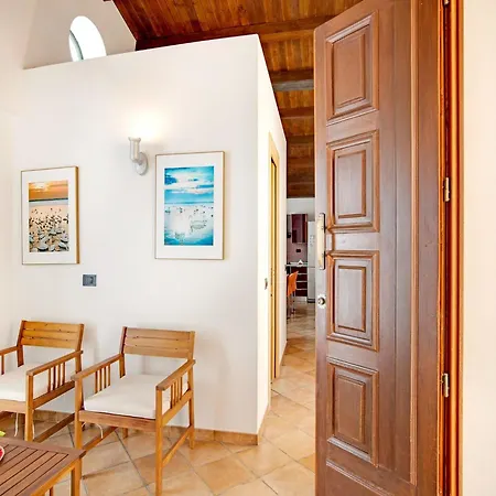 Flat Near The Sea With Air Conditioning And Patio Reitani
