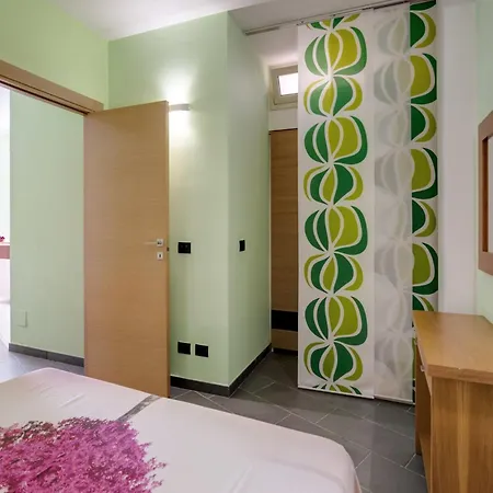 Apartment Flat Near The Sea With Air Conditioning And Patio