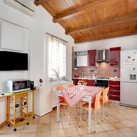 Apartment Flat Near The Sea With Air Conditioning And Patio Reitani