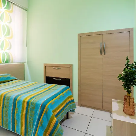 Flat Near The Sea With Air Conditioning And Patio *