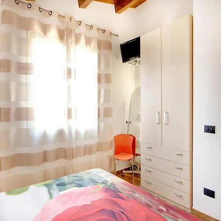 Apartment Flat Near The Sea With Air Conditioning And Patio
