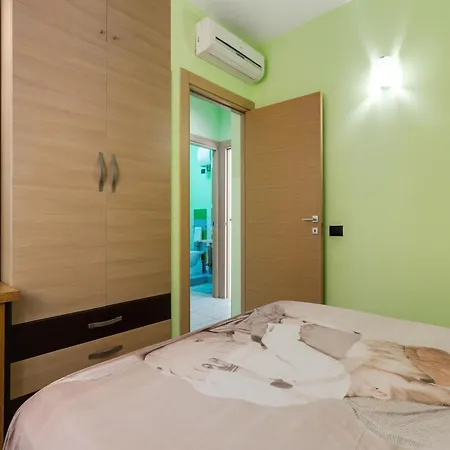 Flat Near The Sea With Air Conditioning And Patio *