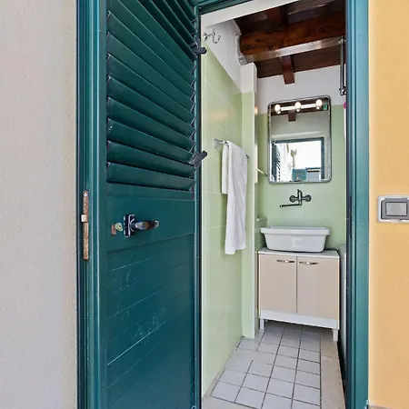 Flat Near The Sea With Air Conditioning And Patio Reitani