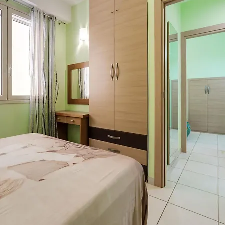 Flat Near The Sea With Air Conditioning And Patio *