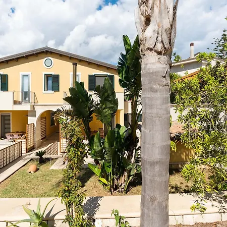 Apartment Flat Near The Sea With Air Conditioning And Patio Reitani