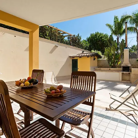 Flat Near The Sea With Air Conditioning And Patio *
