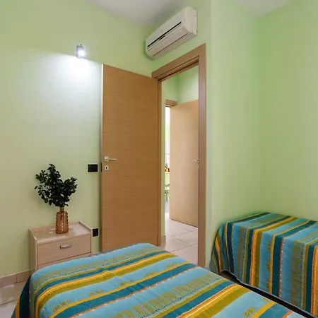 Flat Near The Sea With Air Conditioning And Patio Reitani