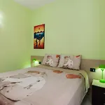 Apartment Flat Near The Sea With Air Conditioning And Patio *