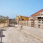 Apartment Flat Near The Sea With Air Conditioning And Patio