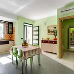 Flat Near The Sea With Air Conditioning And Patio