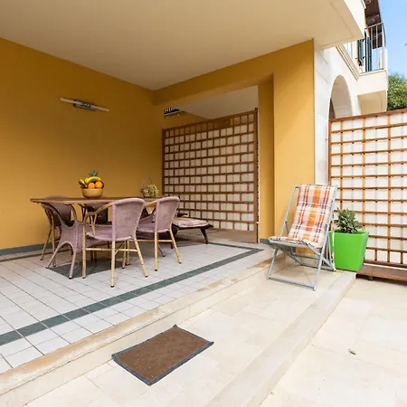 Flat Near The Sea With Air Conditioning And Patio Reitani