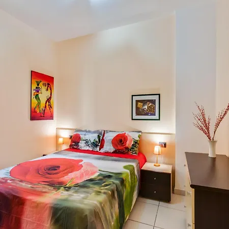 Flat Near The Sea With Air Conditioning And Patio *