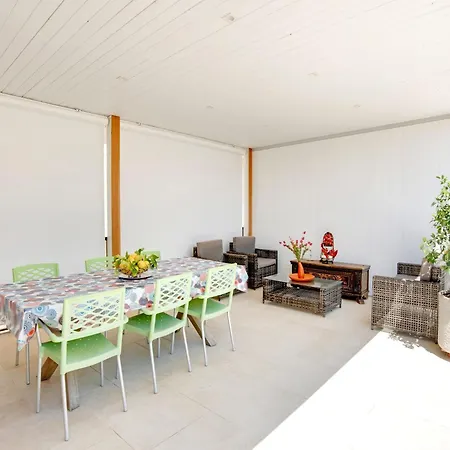 Flat Near The Sea With Air Conditioning And Patio Reitani