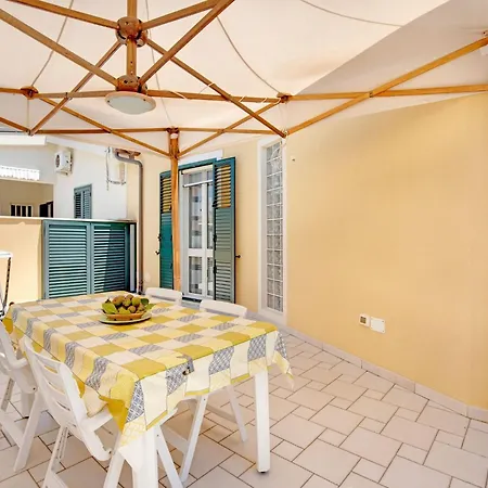Flat Near The Sea With Air Conditioning And Patio Appartamento Reitani