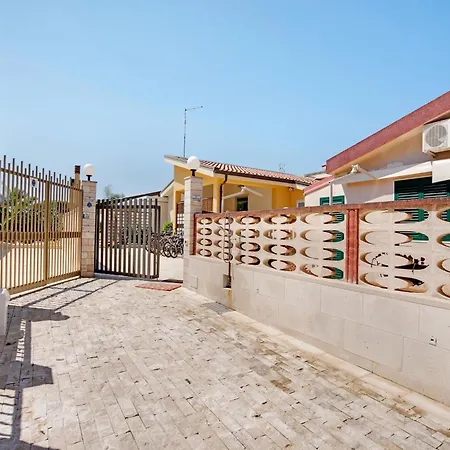Appartamento Flat Near The Sea With Air Conditioning And Patio