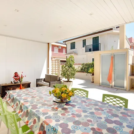 Flat Near The Sea With Air Conditioning And Patio Reitani