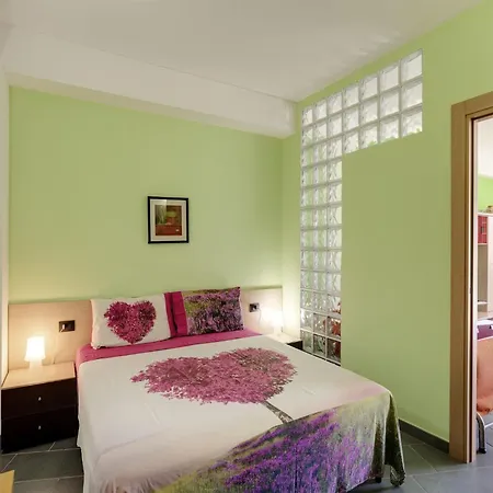 Flat Near The Sea With Air Conditioning And Patio Appartamento