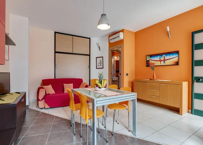Flat Near The Sea With Air Conditioning And Patio